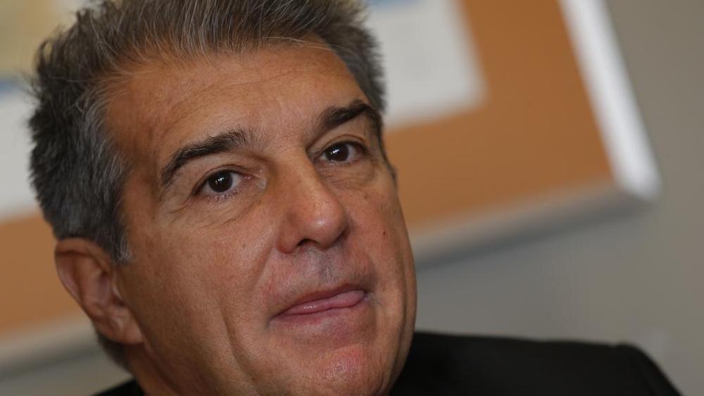 استفتاء صحيفة "موندو ديبورتيفو" يرشح "خوان لابورتا" للفوز برئاسة برشلونة