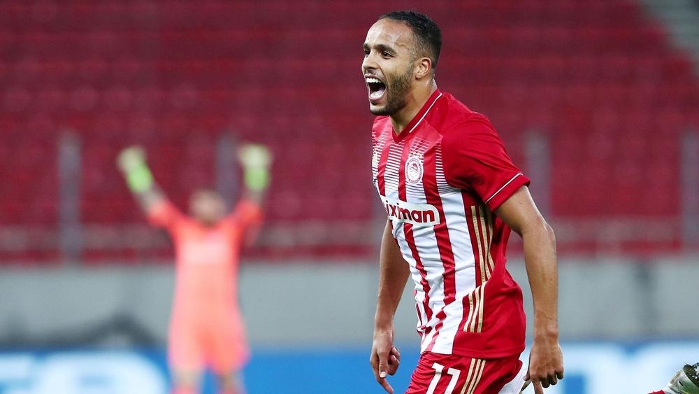 يوسف العربي هداف الدوري اليوناني يسجل "ثنائية" ويقود أولمبياكوس للفوز على أيك أثينا