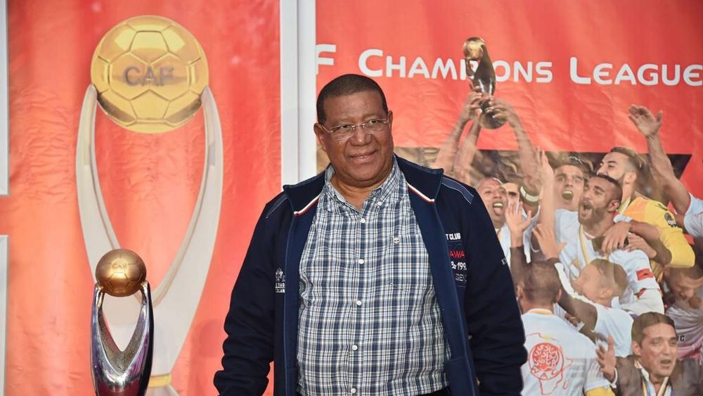 مرباح ومراقب المباراة يزوران ملعب "دونور" ويتفقَّدان أرضيته قبل لقاء الوداد والملعب المالي