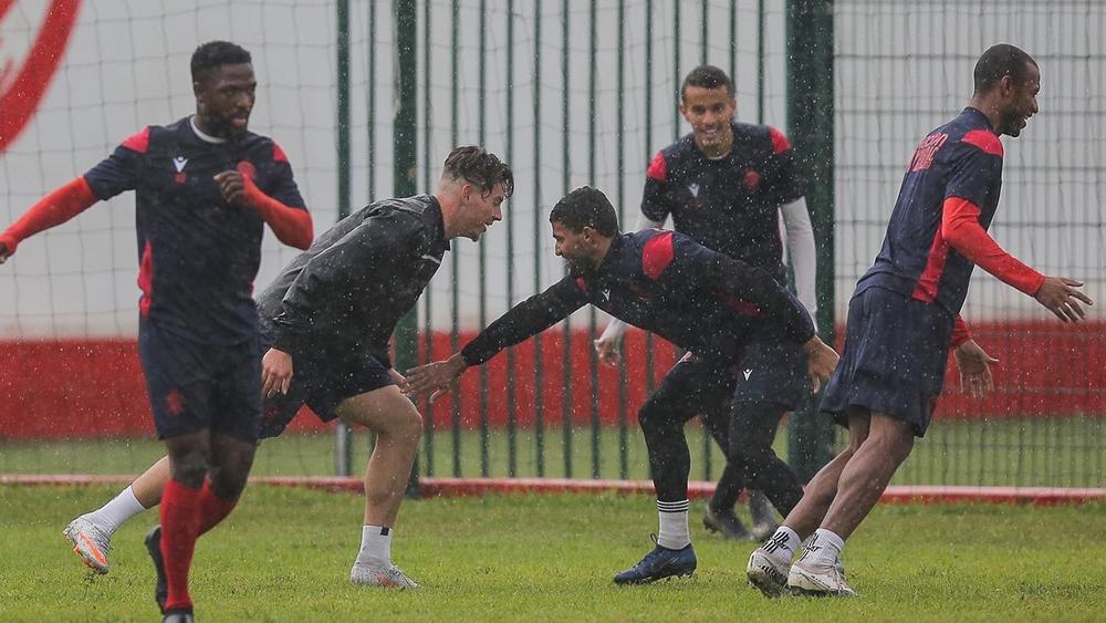 إدارة الوداد تجري اجتماعا مع ممثلي "الكاف" للبتِّ في مصير مواجهة فريقها أمام الملعب المالي