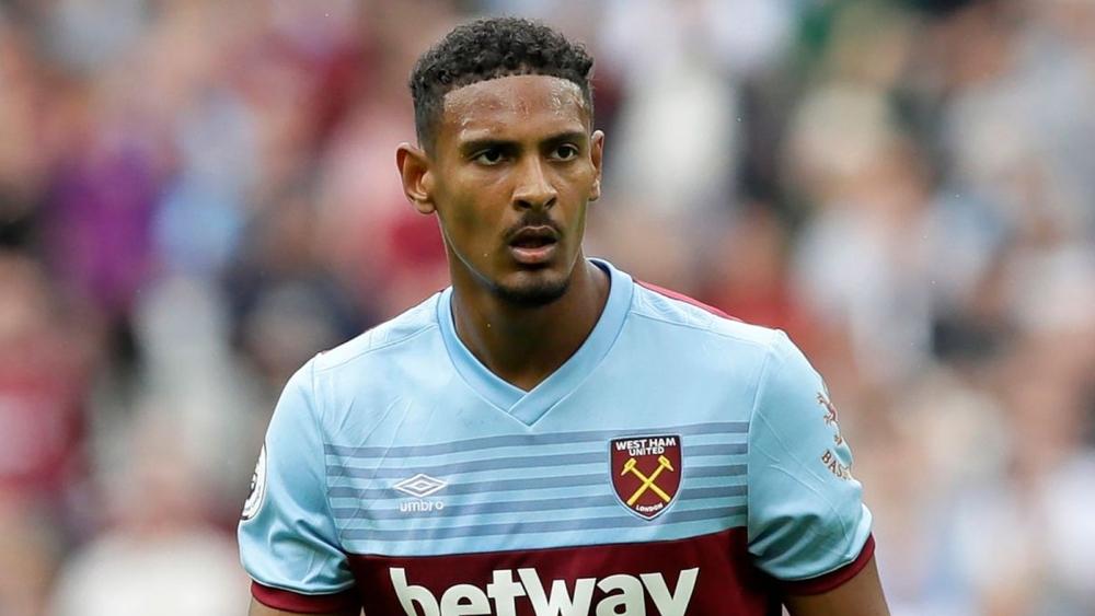 رسميًا/ أياكس يتعاقد مع المهاجم سيباستيان ألير من وست هام