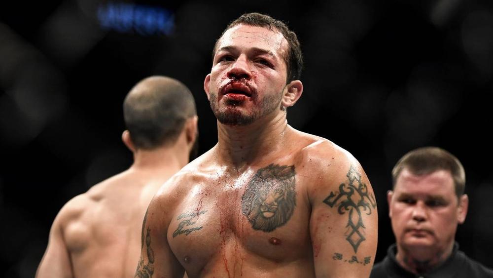 إلقاء القبض على مقاتل في "UFC" للاشتباه بمحاولة طعن شقيقاته