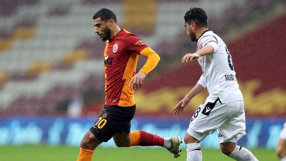 بلهندة يدون "هاتريك" ويقود غلطة سراي لدك شباك غينتشلاربيرليغي بسداسية نظيفة