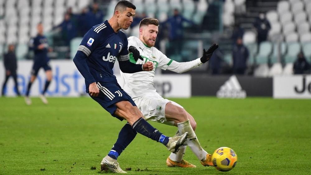 يوفنتوس يقهر ساسولو "المنقوص" بثلاثية