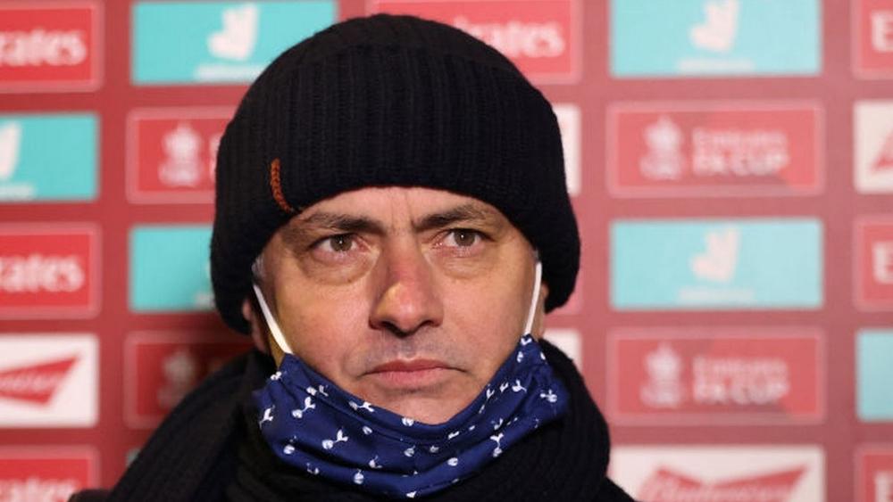 في واقعة طريفة.. نادي "مارين" يطرح تذاكر "افتراضية" لمباراته أمام توتنهام ومورينيو اشترى واحدة ومرشح لقيادة الفريق في لقاء ودي!