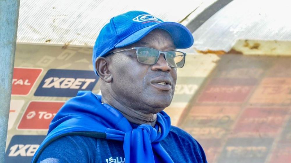 الـ"كاف" يرخص لمدرب حوريا كوناكري المتواجد في "مجموعة الوداد" بقيادة فريقه من "دكة البدلاء"