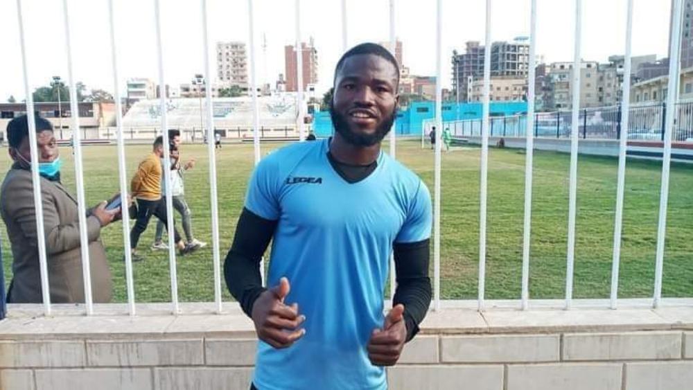 "اشترى حذاءً من زميله وضربه بعد مطالبته بثمنه".. نادي غزل المحلة يقرر إيقاف النيجيري موسيس وإحالته على المجلس التأديبي