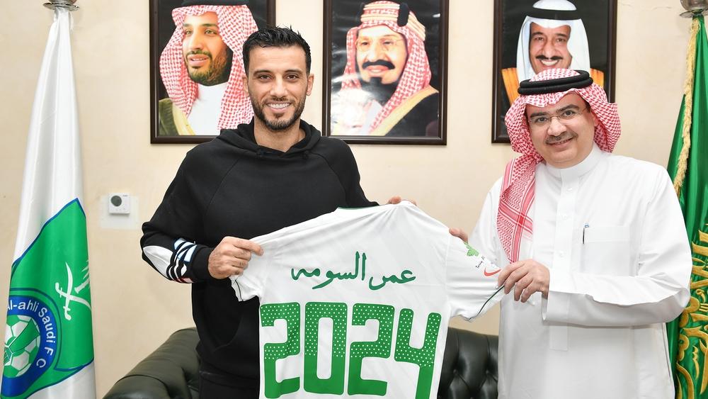 عمر السومة يتقاضى 3.3 ملايين دولار سنويا بعد تجديد عقده مع الأهلي السعودي