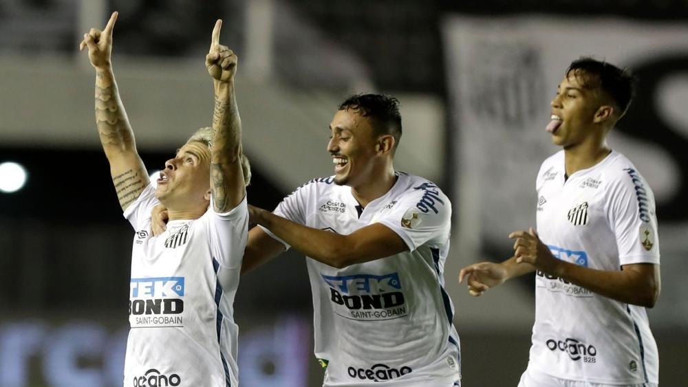 سانتوس يفوز على بوكا جونيورز ويواجه بالميراس في نهائي "كوبا ليبرتادوريس"