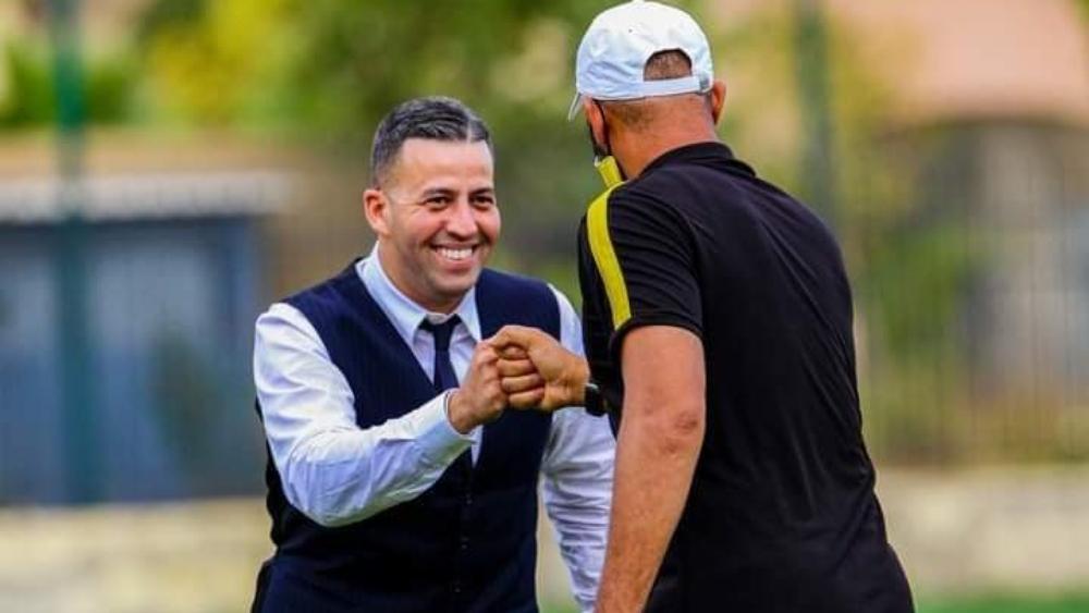 اسماعيل الجامعي يجتمع بلاعبيه للحديث عن استعدادات الفريق وفرض ملاحظات انضباطية "صارمة"