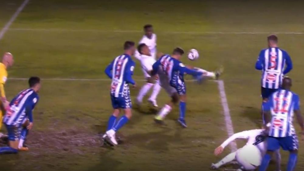 خبير التحكيم بصحيفة "آس": الحكم حرم ريال مدريد من ضربة جزاء"