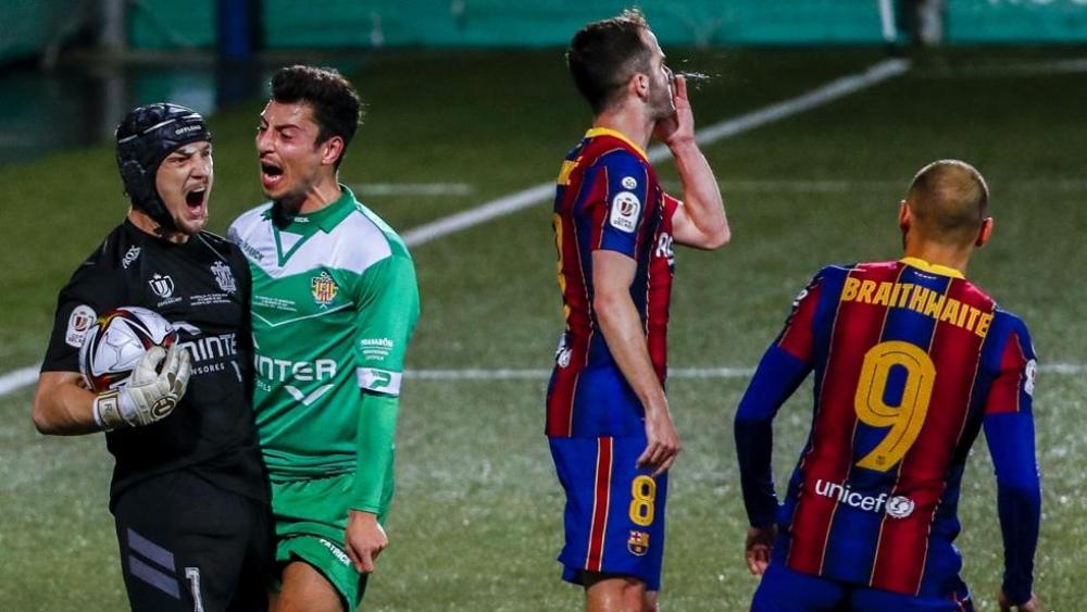 حارس مرمى كورنيا بعد تصديه لركلتي جزاء أمام برشلونة: "تير شتيجن قال لي إنني قدمت أداء جيداً جدا"