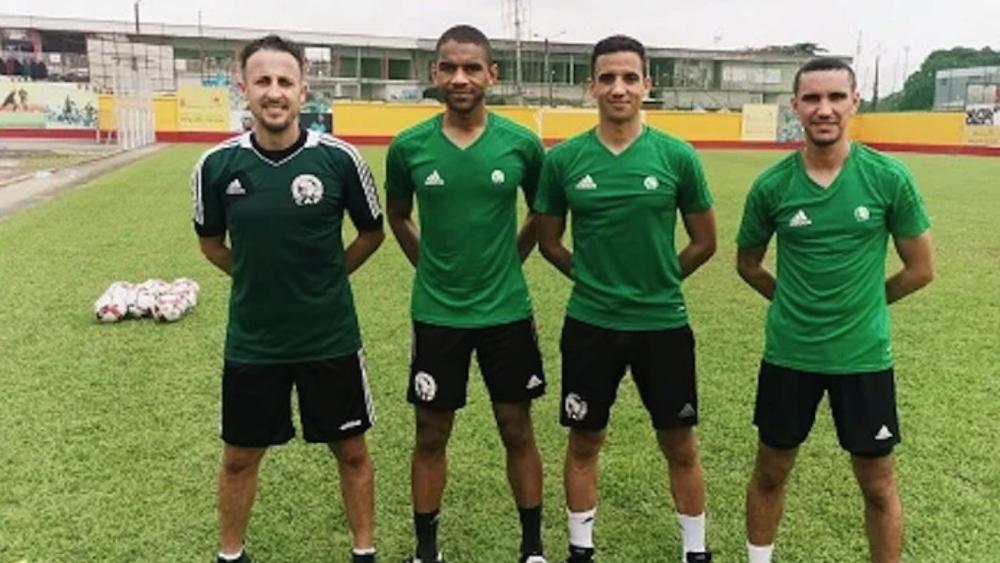 طاقم تحكيمي مغربي بقيادة زوراق يُدير مباراة غينيا وزامبيا عن منافسة "الشّان"