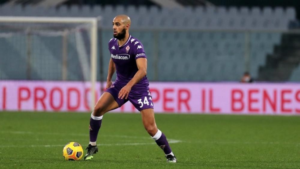 مدرب فيورنتينا: "نشتغل كثيراً مع أمرابط تكتيكيا.. إنه يحتاج للعب بلمستيْن"