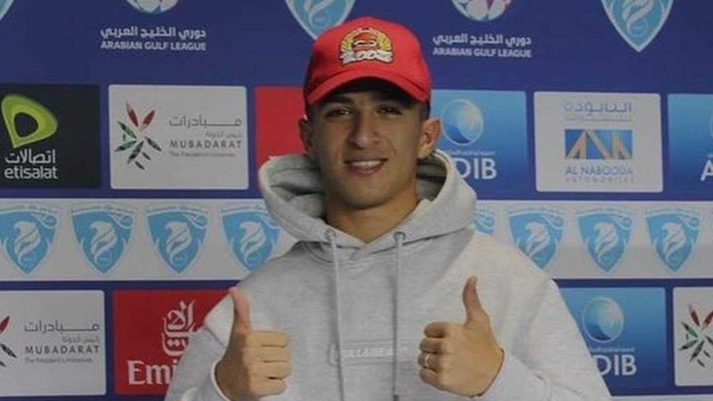 لاعب أمل الوداد أيمن رشوق ينضم إلى حتا الإماراتي مُرتدياً قُبّعة لفصيل "الوينرز"