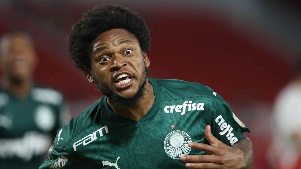 بعد التتويج بكوبا ليبرتادوريس.. لاعب بالميراس "أدريانو" يترك الاحتفالات ويتوجه مباشرة إلى المستشفى!