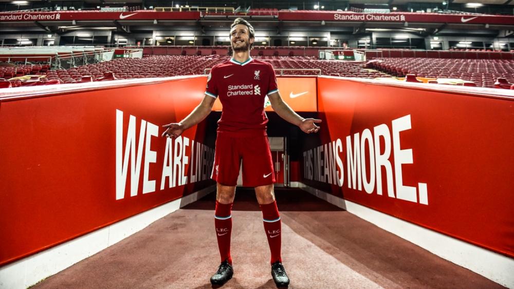 ليفربول يُعزز دفاعه بالتعاقد مع "بن ديفيز" ويقترب من ضم مدافع شالكه