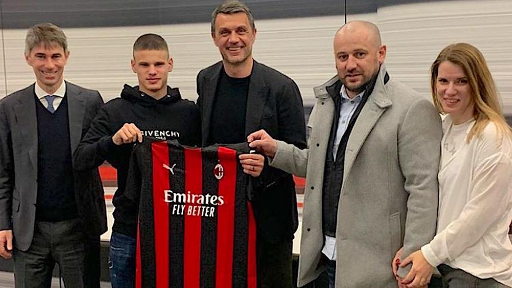 ميلان يُعلن تعاقده مع "ميلوس كيركيز" في آخر أيام سوق الانتقالات