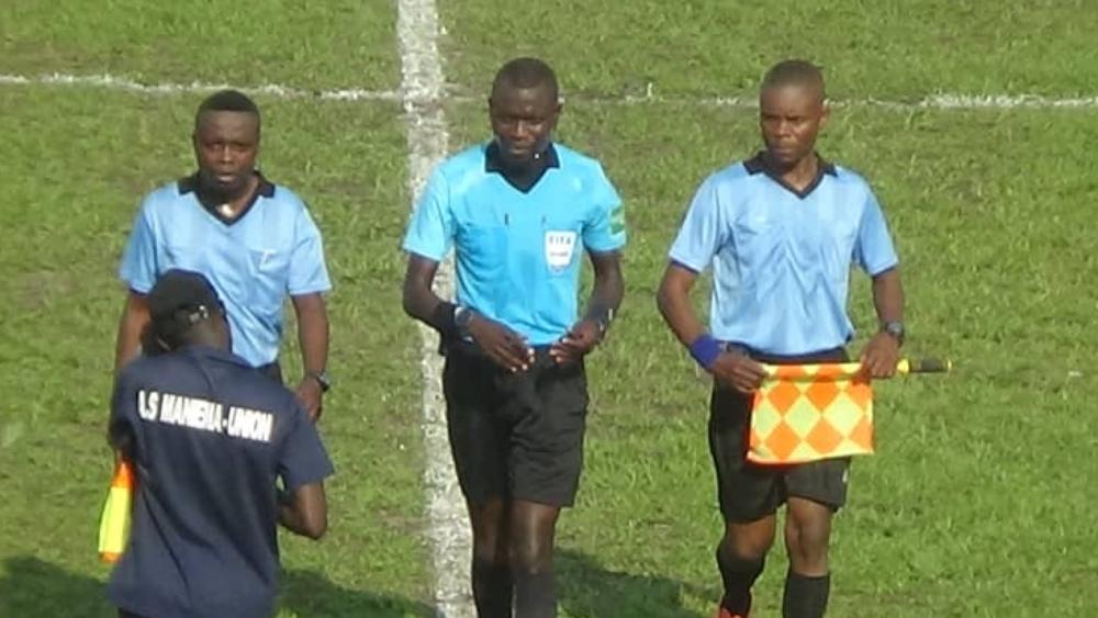 تعيين حكم كونغولي لقيادة مباراة المغرب والكاميرون والزامبي سيكازوي يترأس غرفة "الفار"