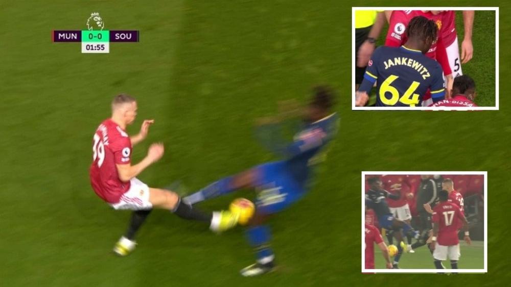 بعد مرور دقيقتين على صافرة البداية.. ألكسندر لاعب ساوثهامبتون يغادر الملعب بالبطاقة الحمراء في أول مباراة رسمية رفقة "القديسين"