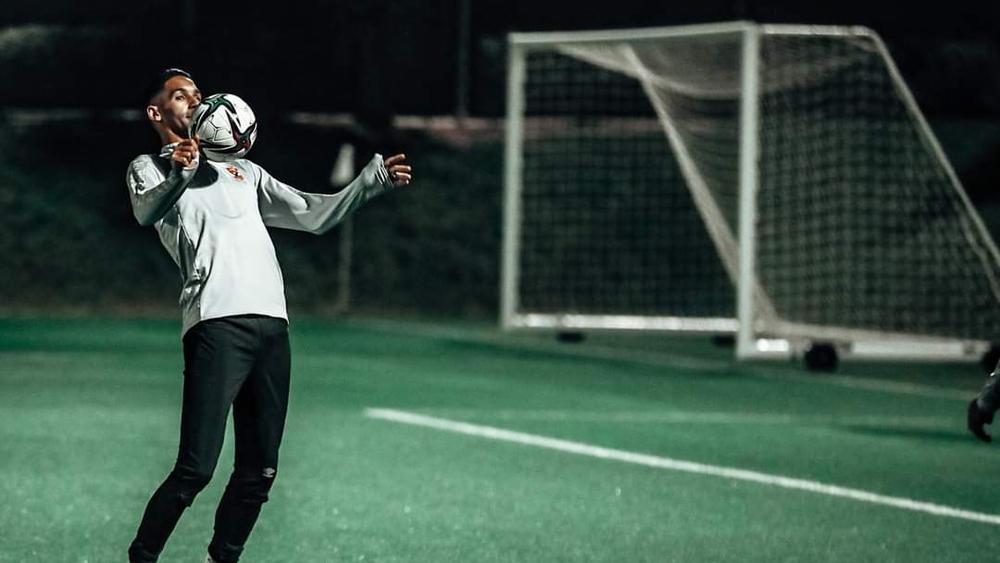 مدير الكرة بالأهلي: "إصابة بنون بسيطة ولا تدعو للقلق.. اللاعب سيشارك في تداريب اليوم قبل لقاء الدحيل"