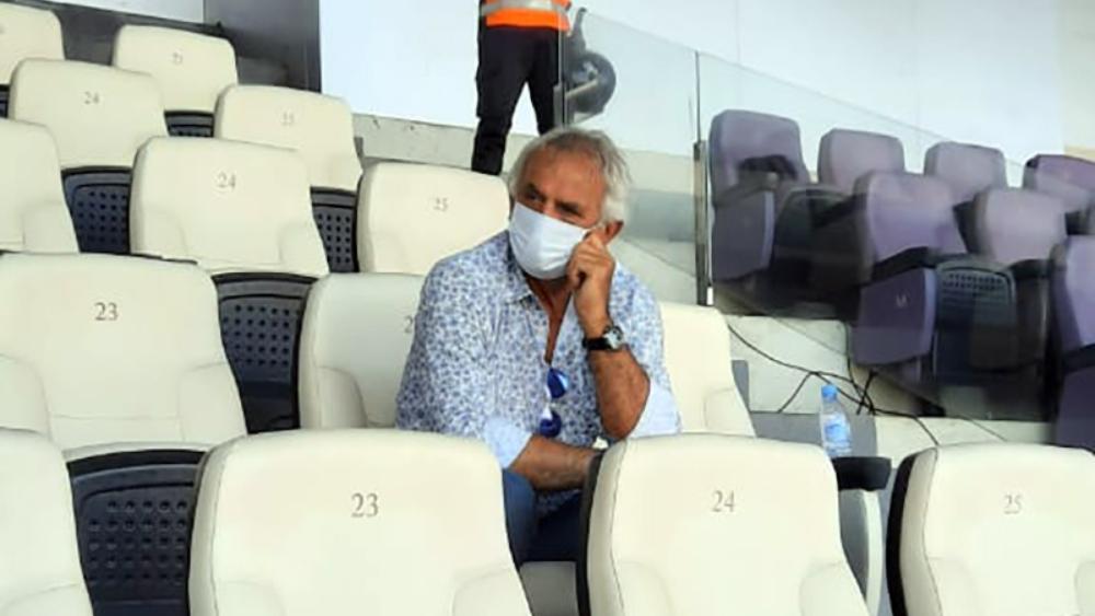 خليلوزيتش بالكاميرون لمعاينة "المحليين" أمام "الأسود غير المروضة"