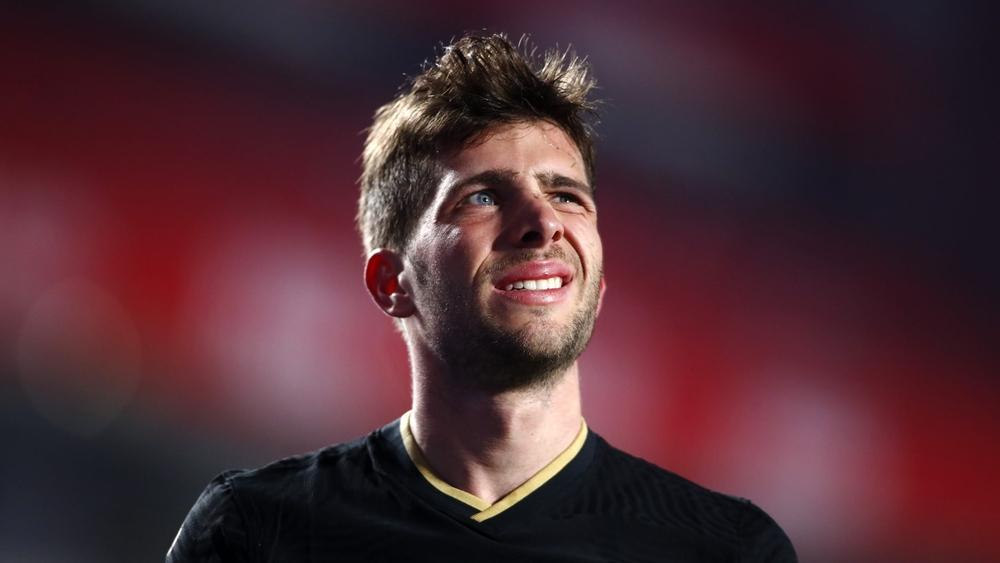 برشلونة يؤكد إصابة سيرجي روبيرتو في الفخذ.. مدة غيابه قد تصل لشهر