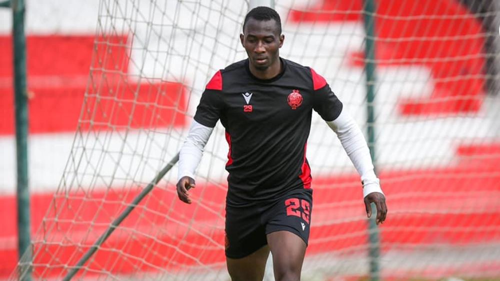 كومارا وباباتوندي يعلنان تضامنهما مع موسى نداو بعباراة "أسود وأفتخر .. لا للعنصرية"