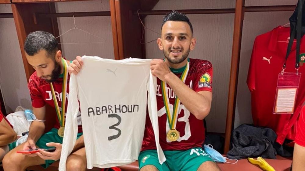 الموساوي يستحضر الفَقيد أبرهون ويُهدي لروحه لقب "الشّان"