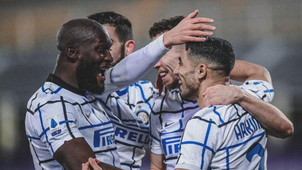 حكيمي يعود لتشكيلة الإنتر الرسمية في قمة الكأس أمام يوفنتوس