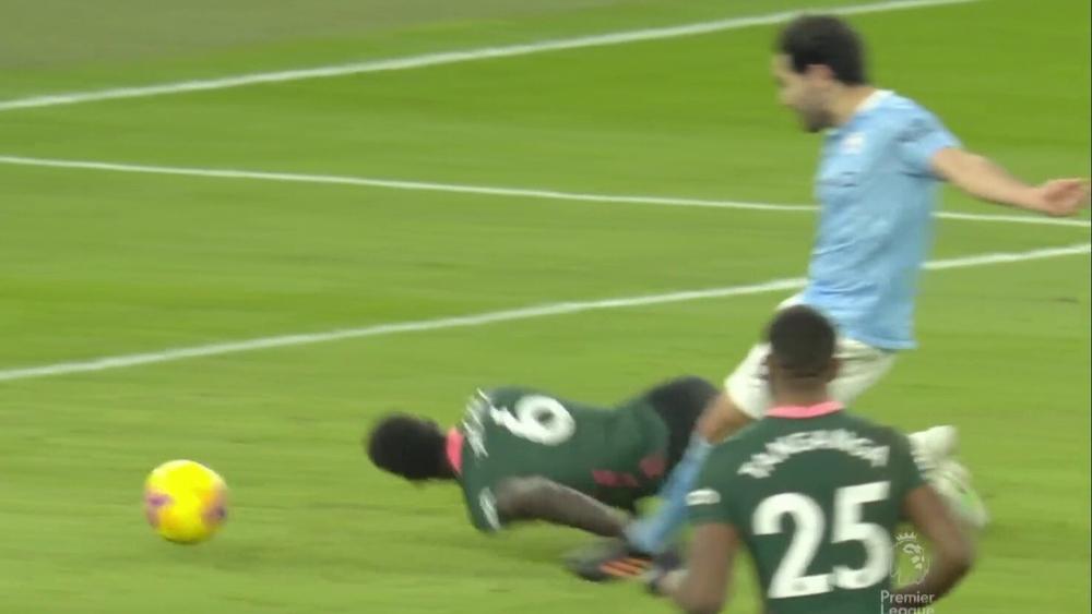 بأسيست من الحارس إدرسون.. غوندوغان يسقط مدافع توتنهام بطريقة "مهينة" ويسجل هدفا "عالميا" لصالح السيتي