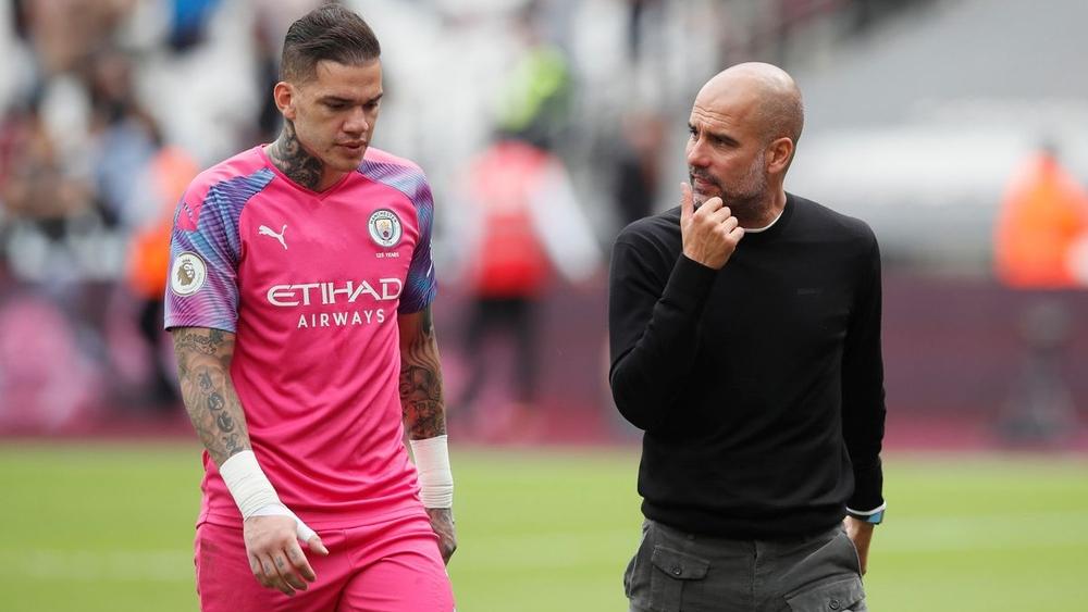 جوارديولا: "إيدرسون هو أفضل حارس يلعب بقدميه في العالم"