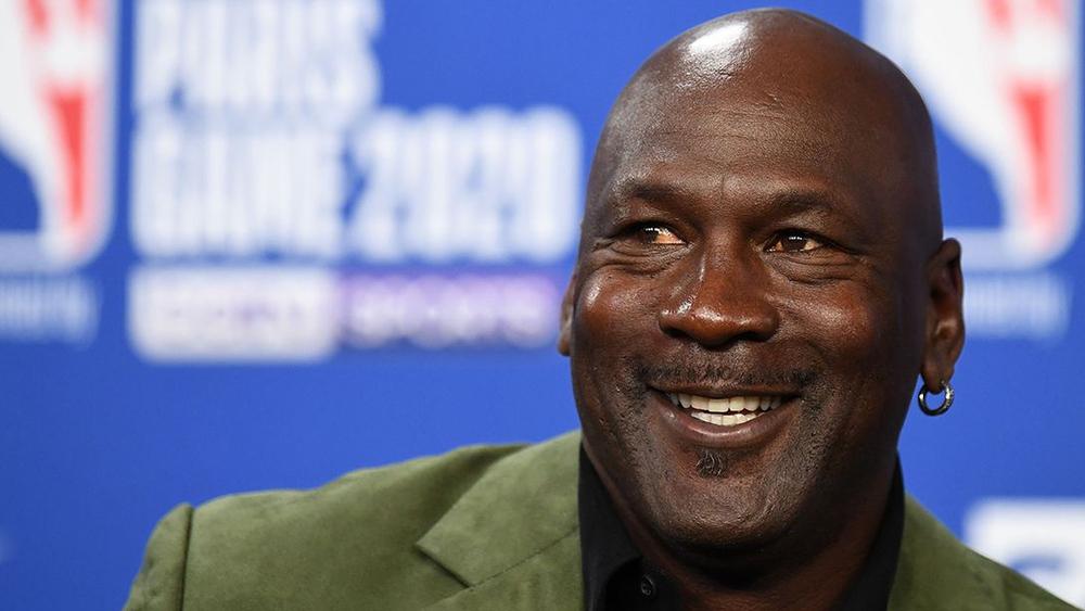 أسطورة السلة الأمريكية "جوردان" يتبرع بعشرة ملايين دولار لبناء وحدتين طبيتين بمسقط رأسه