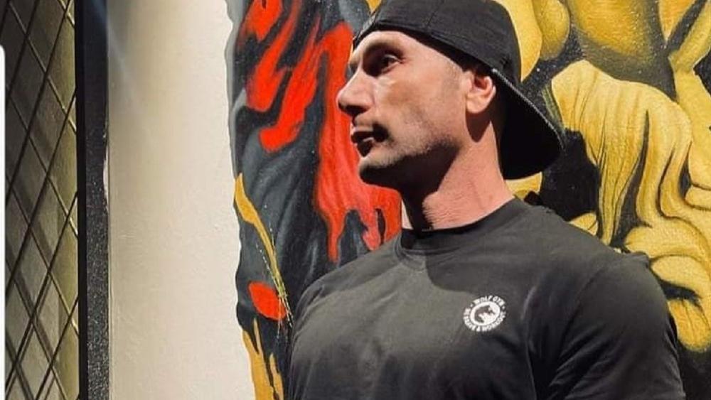 العثور على ملاكم عراقي مقتولاً بمنزله طعنا بالسكين