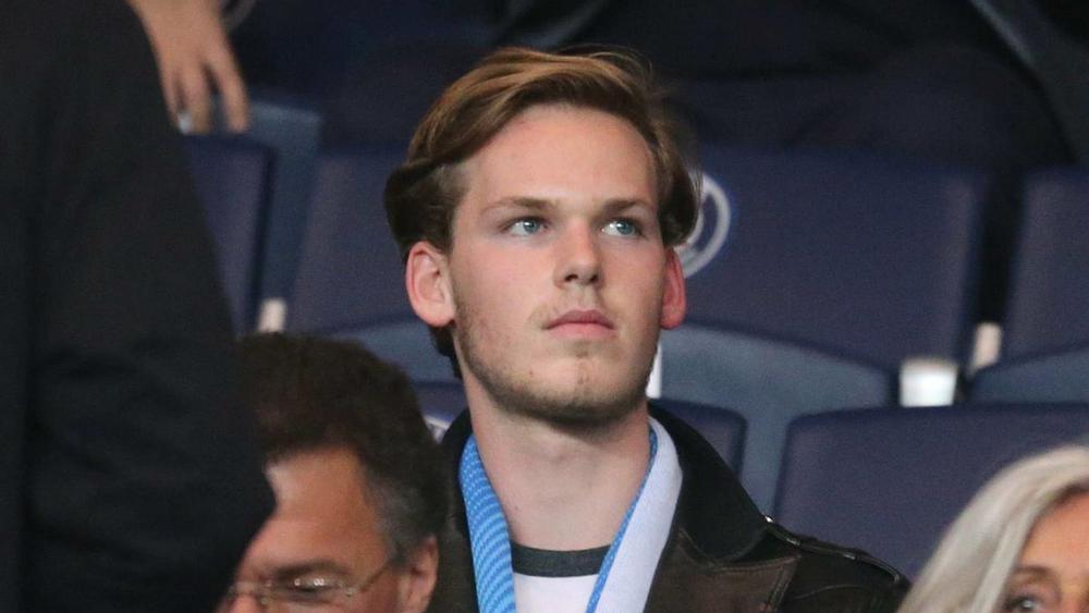 رسميا/ سندرلاند الإنجليزي يعلن بيع النادي لرجل أعمال يبلغ من العمر 23 سنة!