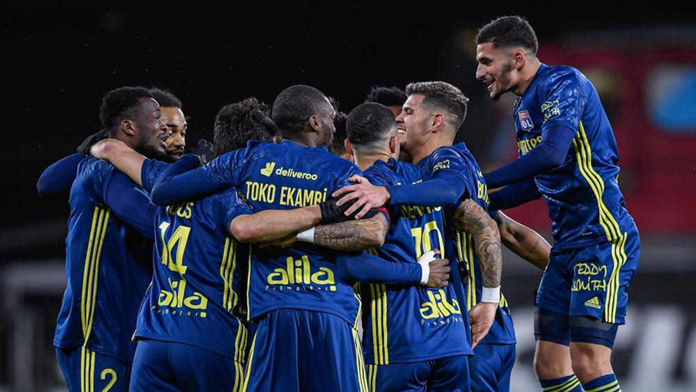 أولمبيك ليون يفوز على ستاد بريست وينتزع صدارة "الليغ 1"