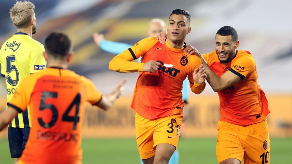 لكسب المال ومواجهة الأزمة.. غلطة سراي يعرض قمصان لاعبيه في الديربي الماضي أمام فنربخشة "للبيع" في مزاد!