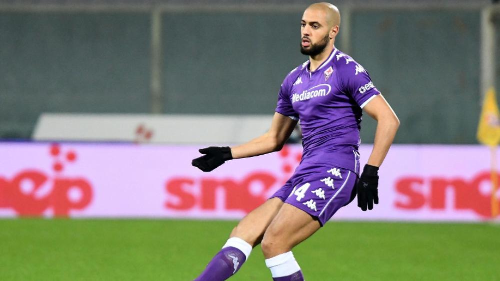 سفيان أمرابط يعتذر لمدربه وزملائه بفيورنتينا بعد غضبه في لقاء سبيزيا