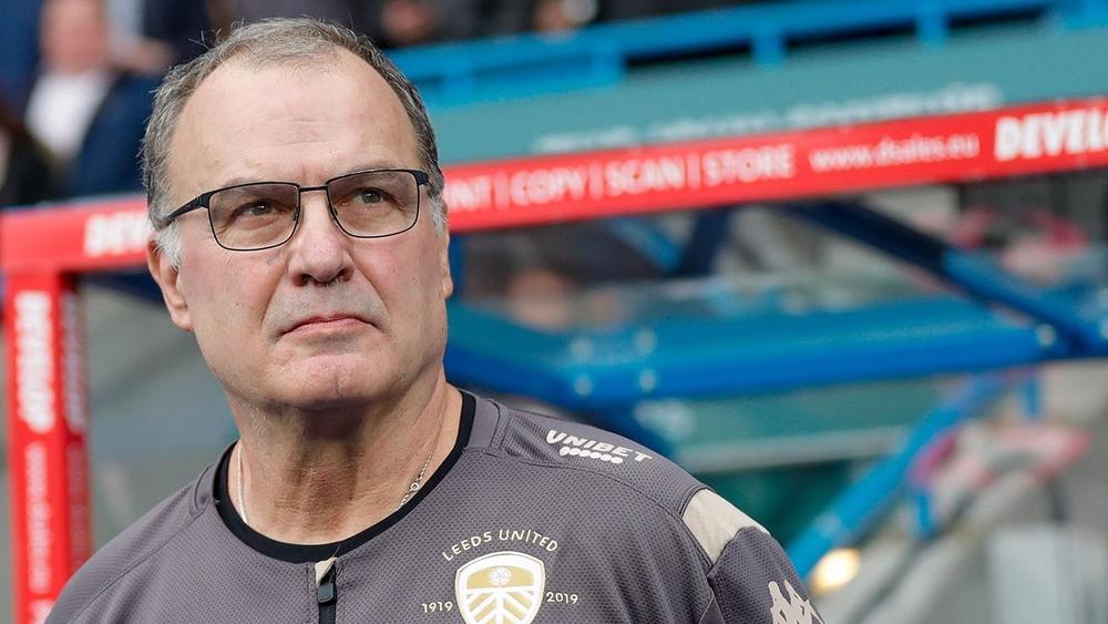 بييلسا يؤجل "تجديد عقده" مع ليدز يونايتد حتى نهاية الموسم