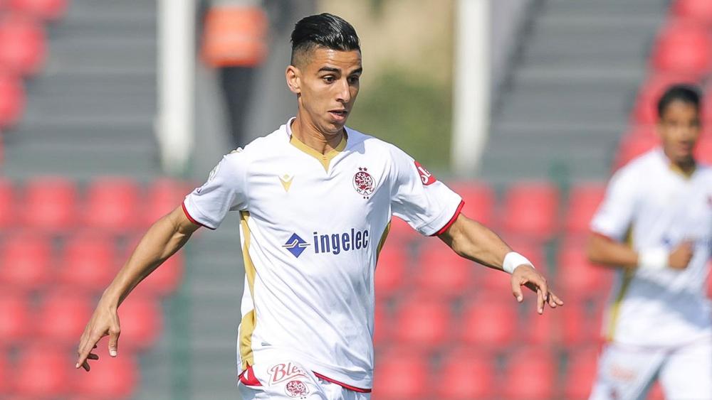 الجماهير الودادية تتوج مجهود اللافي وتُنَصِّبُهُ "رجلا" لمباراة فريقها أمام بيترو أتليتيكو الأنغولي