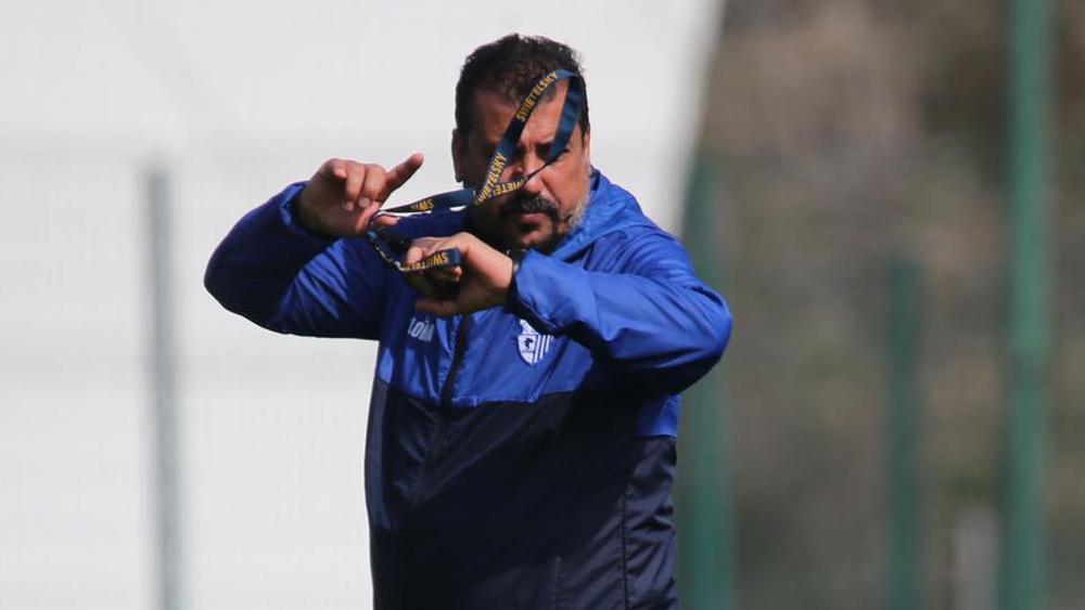 المرابط مشتكيا من البرمجة: "لا يعقل أن نساير إيقاع الدوري ونحن نلعب ثلاث مباريات ونتوقف لأزيد من شهر"