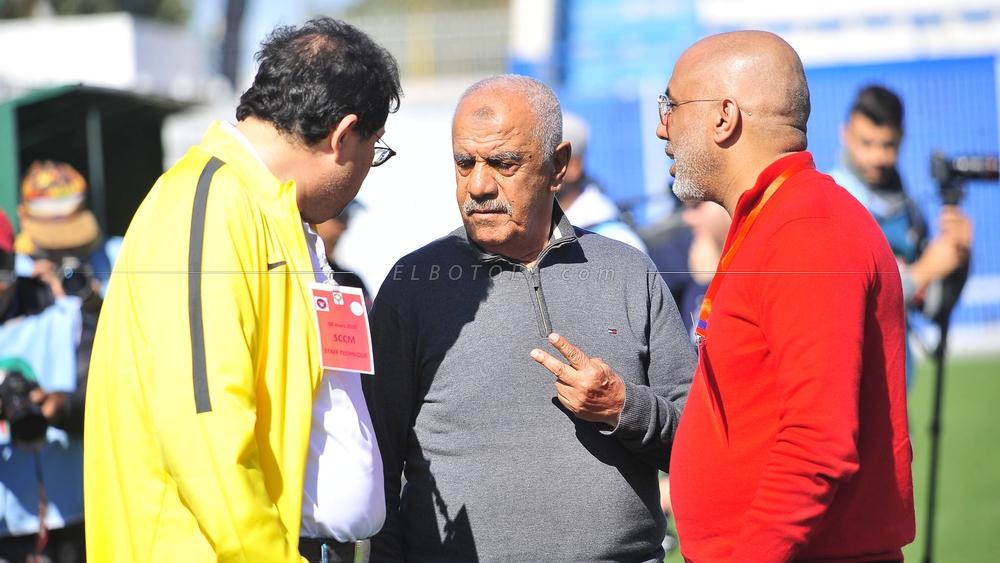 يُمنع حضورهم في "دكة البدلاء" أو نزولهم لأرضية الملعب.. "العصبة الاحترافية" تكشف عن قوانينها المرتبطة بمسيري الأندية