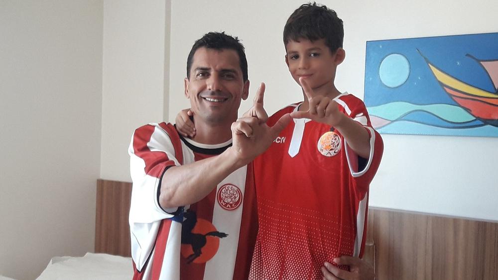 خاص/ البرازيلي "إيمرسون نوغيرا" لـ"البطولة": "أشاهد مباريات الوداد باستمرار وأقول للبرازيليين بعد فوز الرجاء على أتلتيكو مينيرو أنني فزت بجميع الديربيات أمامهم"