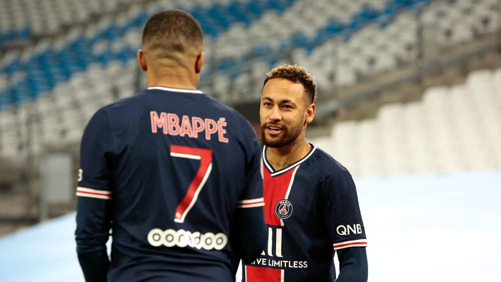 قبل أسبوع من مواجهة برشلونة.. بوتشيتينو يؤكد: "نيمار يسير بشكل جيد للتعافي من إصابته"