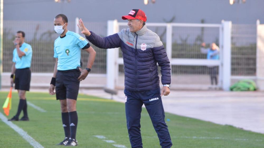 الإعلان الرسمي بعد ساعات .. إدارة حسنية أكادير تقيل التونسي شبيل وتعوضه بالإطار الوطني رضا حكم