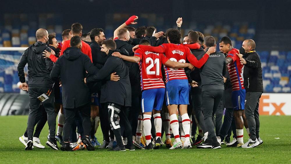 بسبب التأخر في العودة من مستودع الملابس وخروقات أخرى.. الـ"يويفا" يفرض غرامة مالية على غرناطة قدرها 29 ألف يورو