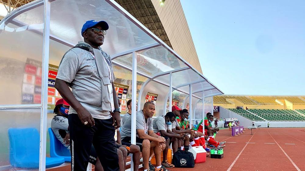 مدرب حوريا يُعلِّق خسارته أمام الوداد على مِشجب التحكيم: "كل الأخطاء احْتُسبت ضدنا.. واجهنا فريقاً بـ13 عنصراً"!