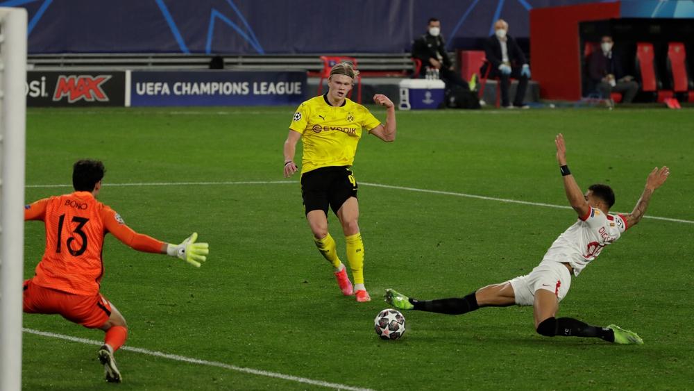 بعودة ياسين بونو وحضور الثنائي النصيري والحدادي.. إشبيلة يواجه دورتموند وعينه على تحقيق "الريمونتادا"