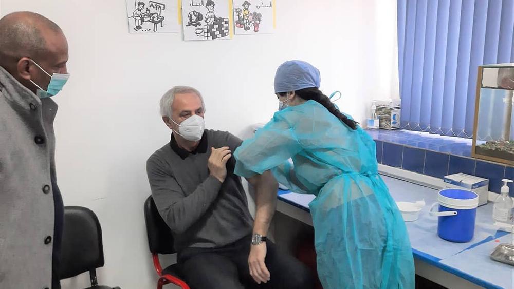 خليلوزيتش يتلقَّى جُرعته الثانية من اللّقاح بالرباط ويُشيد بإدارة المغرب لحملة التّطعيم