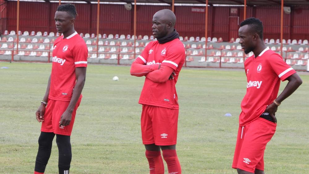 مدرب نكانا: "أرشح الرجاء وبيراميدز للتتويج بلقب الكونفدرالية" وعميد الفريق يرد: "أندية شمال أفريقيا قوية وتمتاز بأسلوب لعب خاص"